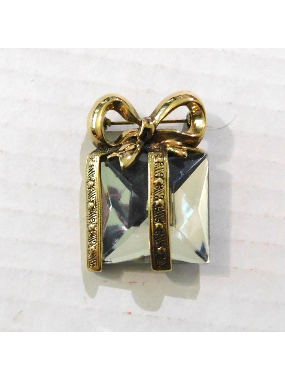 Premier Designs Vintage Gift Box Brooch Pin Gold Clear 1.5” Tall